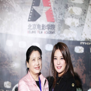 赵薇和恩师同赴北电任考官 回忆当年是个“土妞”