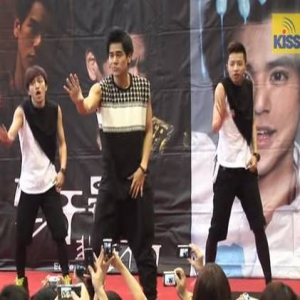 彭于晏昔日热舞影片曝光 网友：还好选择了演员