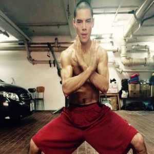 向佐欲直播收徒 与“儿子”李亦航同框练功