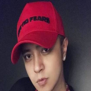 罗志祥发励志微博 女友点赞大方秀恩爱