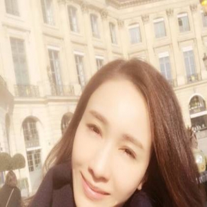 美！45岁阔太黎姿梨涡浅笑 气质好出众