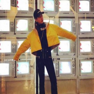 宋茜再现欢脱造型：告诉你，我是大黄疯！