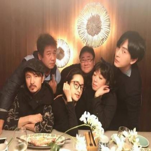 《恶作剧之吻》一家人合体 林依晨呆萌出镜皮肤好