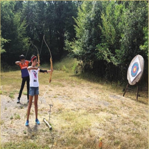 任达华12岁女儿颜好腿长 继承父母好基因(图)