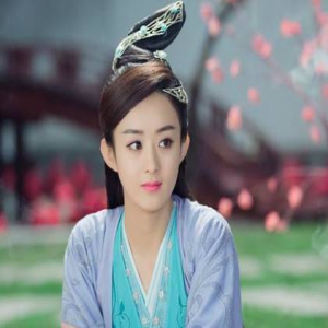 赵丽颖意外点赞这个配图 周冬雨躺着中枪了