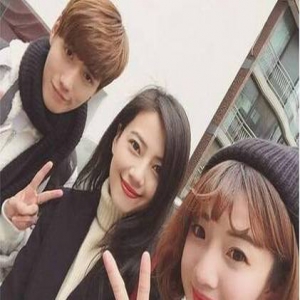 高圆圆与路人合影走红 网友感慨太美了