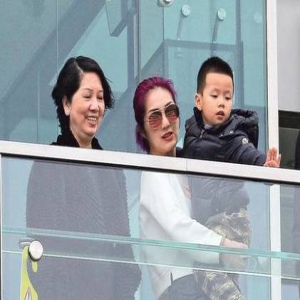 杨千嬅3代同堂为婆婆爱驹打气 拿第3奖金10万