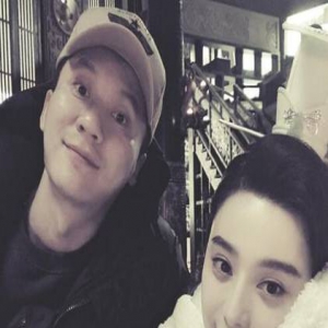 又撒狗粮！依偎在李晨身边的范冰冰，像只小绵羊