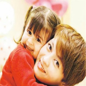 梁咏琪请假回香港 全家吃素为女儿庆生