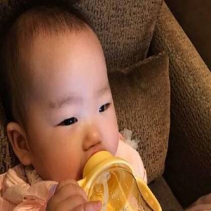 米粒被拍成“黑糙米” ？伊能静为女儿喊话：求放手