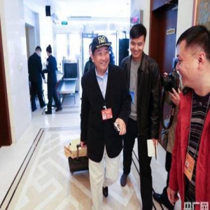 姜昆关注未成年人 呼吁提高未成年人意外伤害赔偿