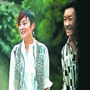 张敏被曝花积蓄供养小10岁新欢 男友背景被起底