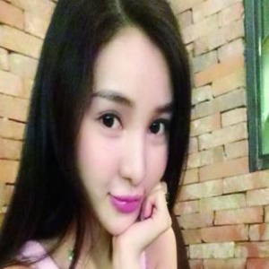 因撞名炫富女受挫 歌手郭美美称不会改名:父母给的