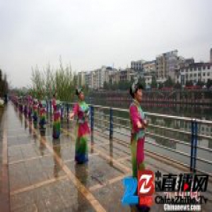 广西灌阳县传统农具节吸引桂湘两地万人赶集