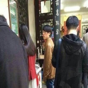 疑似陈都灵青涩时期男朋友曝光 就长这样？