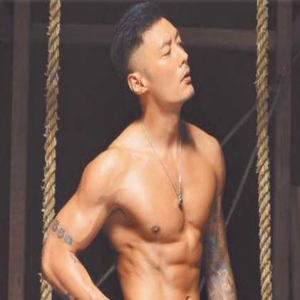 爱情事业双丰收 余文乐首谈女友：尽力分配时间陪她