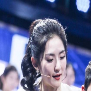 干了这碗鸡汤！谢娜微博分享鸡汤感人生不易