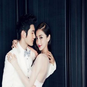 Angelababy生产后亮相，脸颊凹陷神似郑爽！