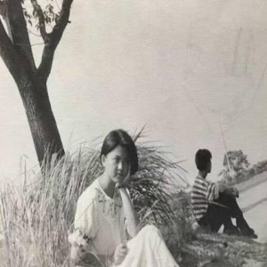 李湘20年前旧照曝光 眉眼清澈短发干练(图)