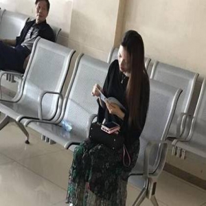 女星金莎从别墅楼梯滚下 紧急送医院治疗