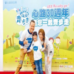 夏克立不让夏天“交男友” 会找性教育书给女儿看