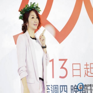 尴尬！陶晶莹与老公浴室亲热 却被儿子撞见了