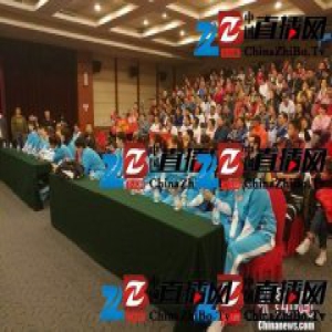 北京女篮众将跳舞答谢球迷 杨半伴:下赛季留队争连冠