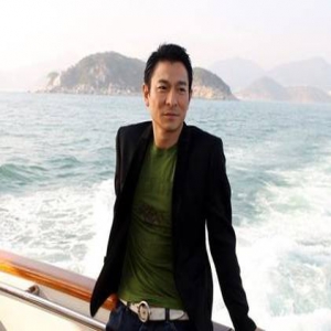 听医生说可以出院 刘德华开心的差点跳起来