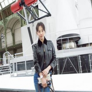 白百何鞋子戳进脚背惹人心疼 巧妙回应获赞豪爽