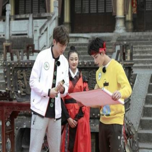 厉害了小飞流！吴磊和董力PK拉弓射箭