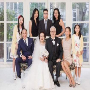 何润东夫妻撒狗粮 结婚周年与父母“金婚”一起过