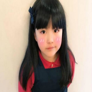 王诗龄剪齐刘海显呆萌 网友惊叹：居然变锥子脸