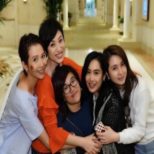 天仙齐聚！陈法蓉晒与洪欣朱茵蔡少芬合影