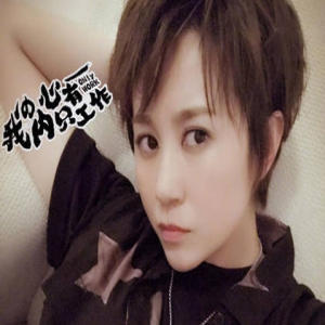 马丽短发自拍攻气十足 获网友赐名“man丽”