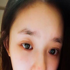 林允深夜发九宫格图却遭网友吐槽：说好的美人鱼呢