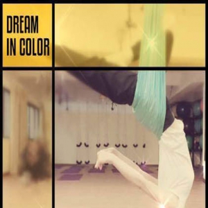 王丽坤晒高难度瑜伽姿势 空中下腰毫不费力(图)