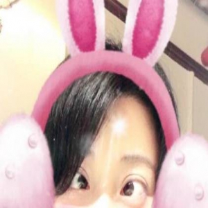 她拍了一张这样的自拍照，你还认得出吗？