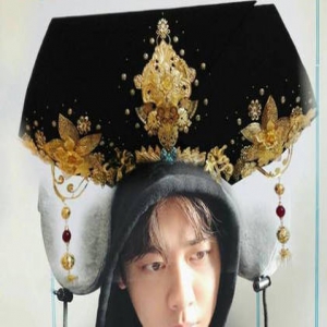 李易峰戴U型枕自拍 却被网友P成还珠格格(图)