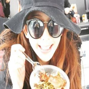 林志玲坐飞机吃两份盒饭 网友：怎么都吃不胖