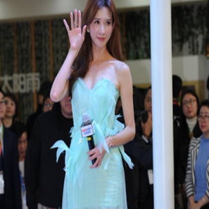 林志玲狂晒私照 墨镜中的男人意外抢镜(图)