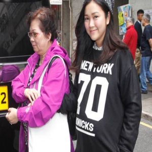 谢安琪临盆在即出门吃斋 肚子大得好夸张(图)