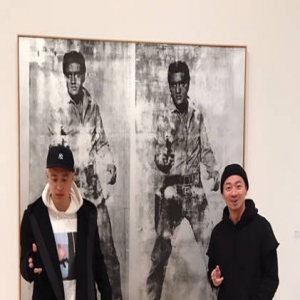 潘玮柏看画展搞怪模仿 却遭网友一致嫌弃(图)