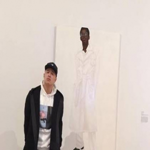 潘玮柏画展可爱搞怪 白色情人节与篮球同过