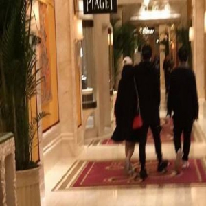 新欢上线？王思聪带妹子澳门过白色情人节