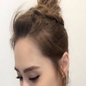 钟欣潼情人节微博晒照 网友大呼：美得心花怒放