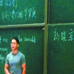 清华教授、论文狂魔、健身达人…杨幂大伯有点牛！