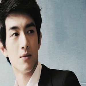 又有新恋情？林更新被曝拥美女入怀同车返家