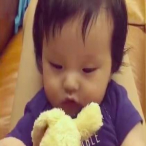 欧弟女儿幼时视频曝光 婴儿肥胖嘟嘟乖巧又可爱