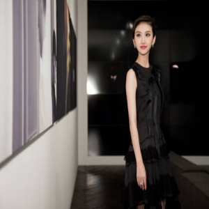 景甜曾亲自读恶评并含笑回应 网友直呼：路转粉！