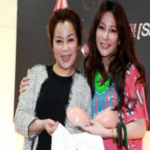 温岚为母亲庆60大寿 未被催婚而是被催冻卵